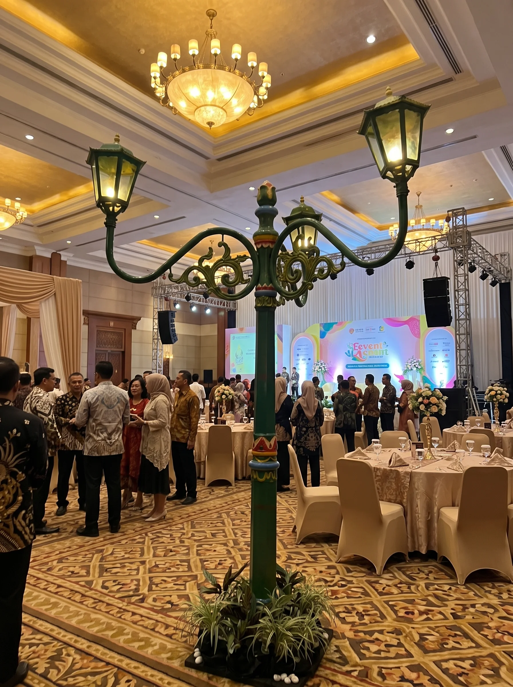 Sewa lampu Jogja tinggi 2,5 meter besi cor